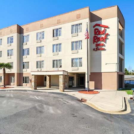 Red Roof Inn & Suites Fayetteville-Fort Bragg Bagian luar foto