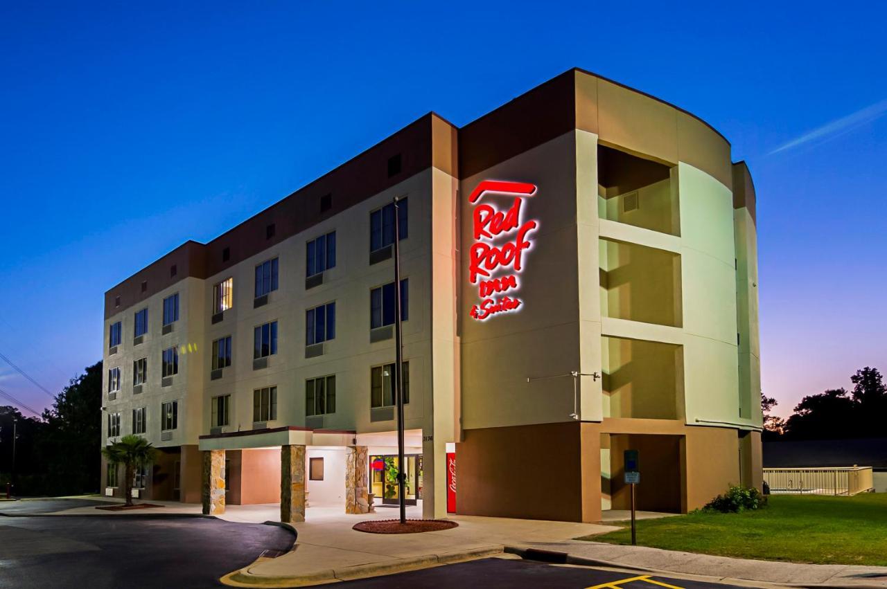 Red Roof Inn & Suites Fayetteville-Fort Bragg Bagian luar foto