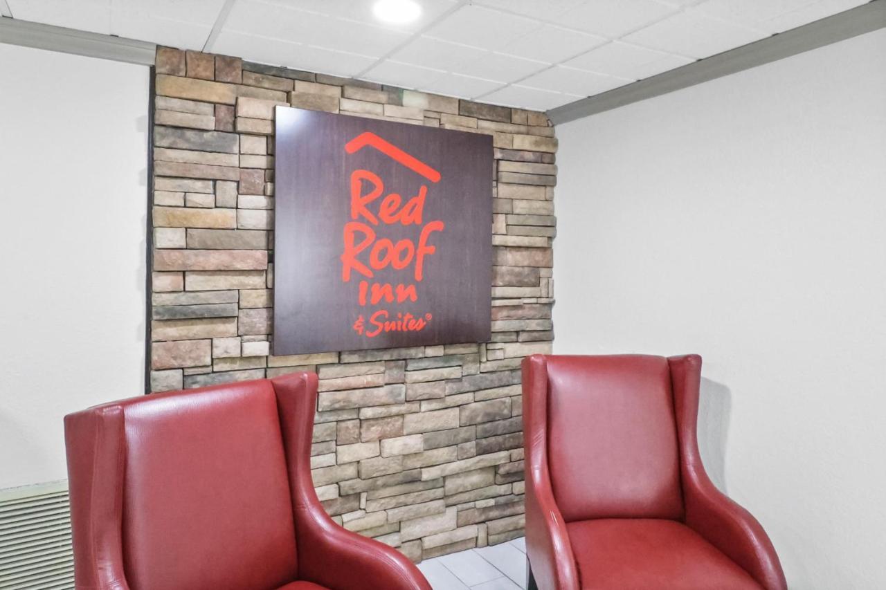 Red Roof Inn & Suites Fayetteville-Fort Bragg Bagian luar foto