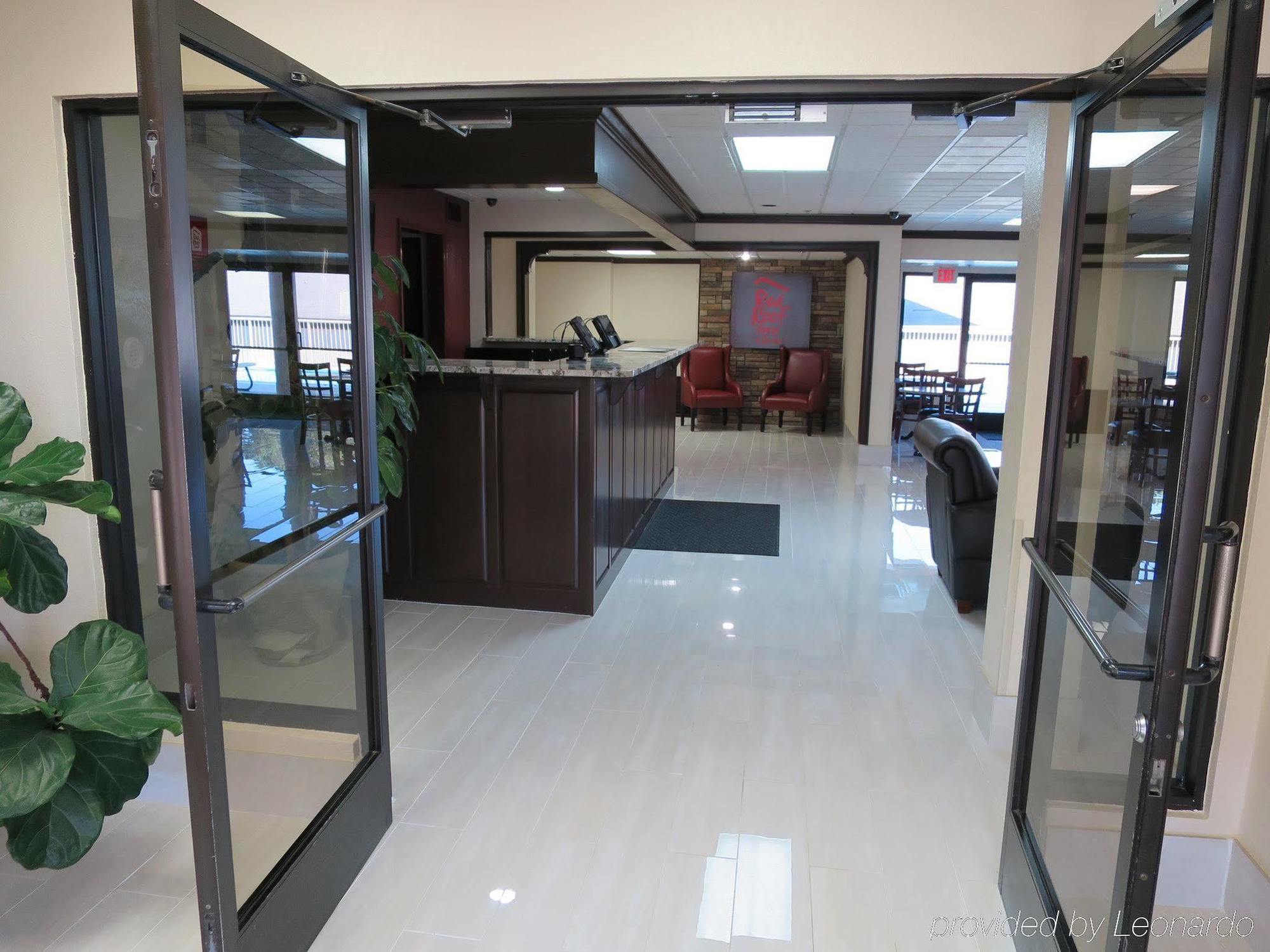Red Roof Inn & Suites Fayetteville-Fort Bragg Bagian luar foto